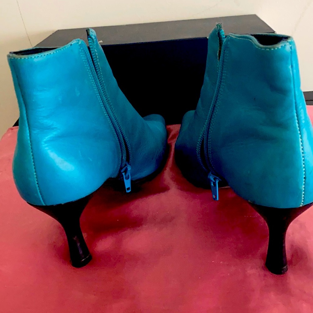 Ladies heeled shoes